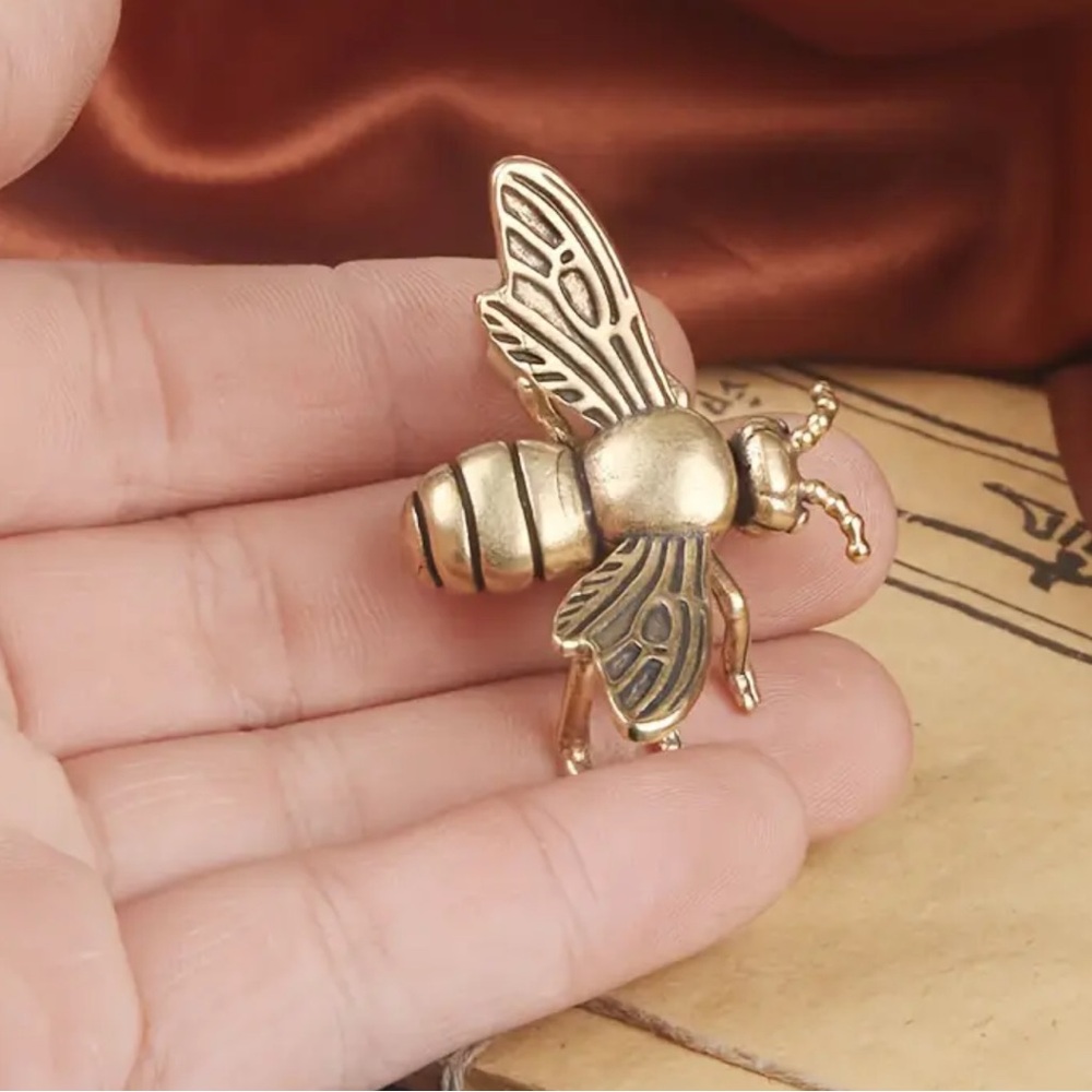 Bee 🐝. Wealth and productivity! - Picture 3 of 5